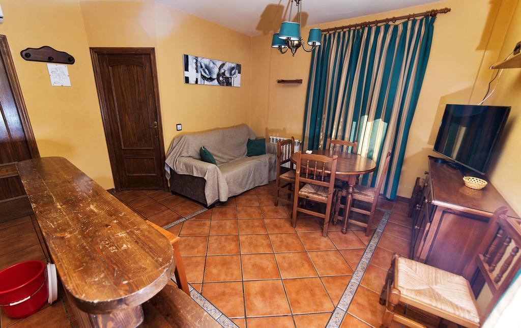 Apartamentos Raisa - Hornos de Segura  